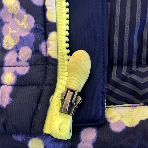 Under Armour Blue and Yellow Hoodie JM size - Picture 12 of 14